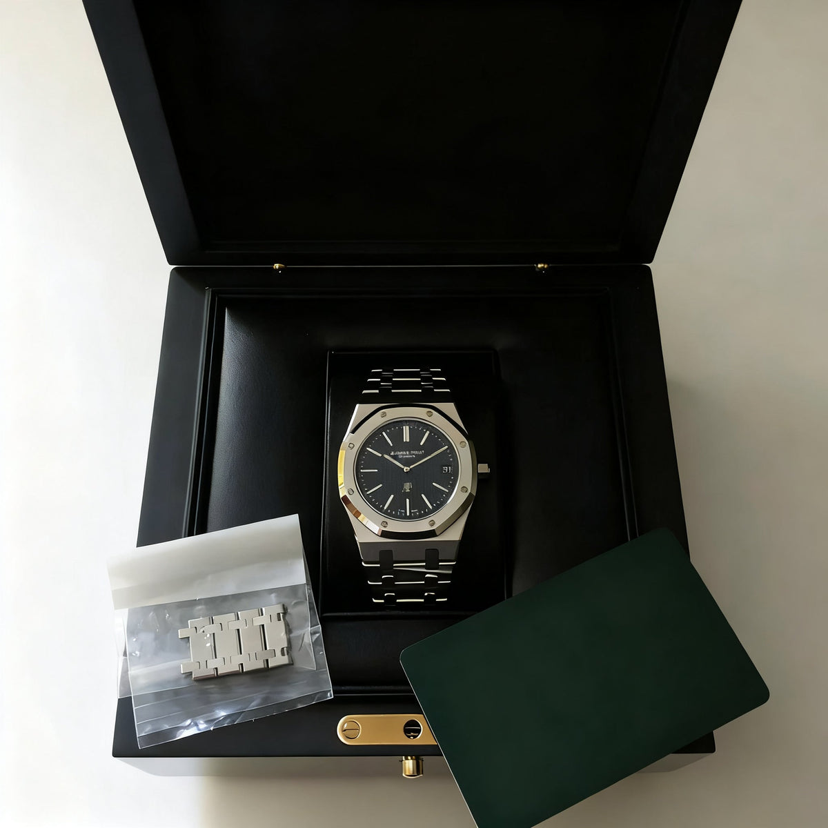Reloj analógico clásico de pulsera elegante