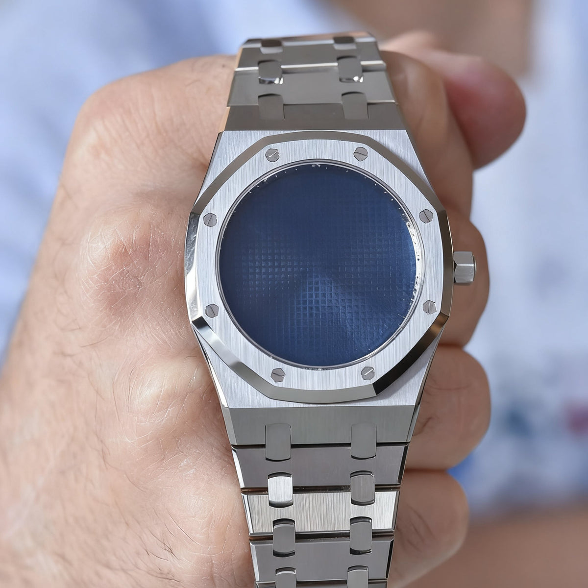Reloj analógico clásico de pulsera elegante